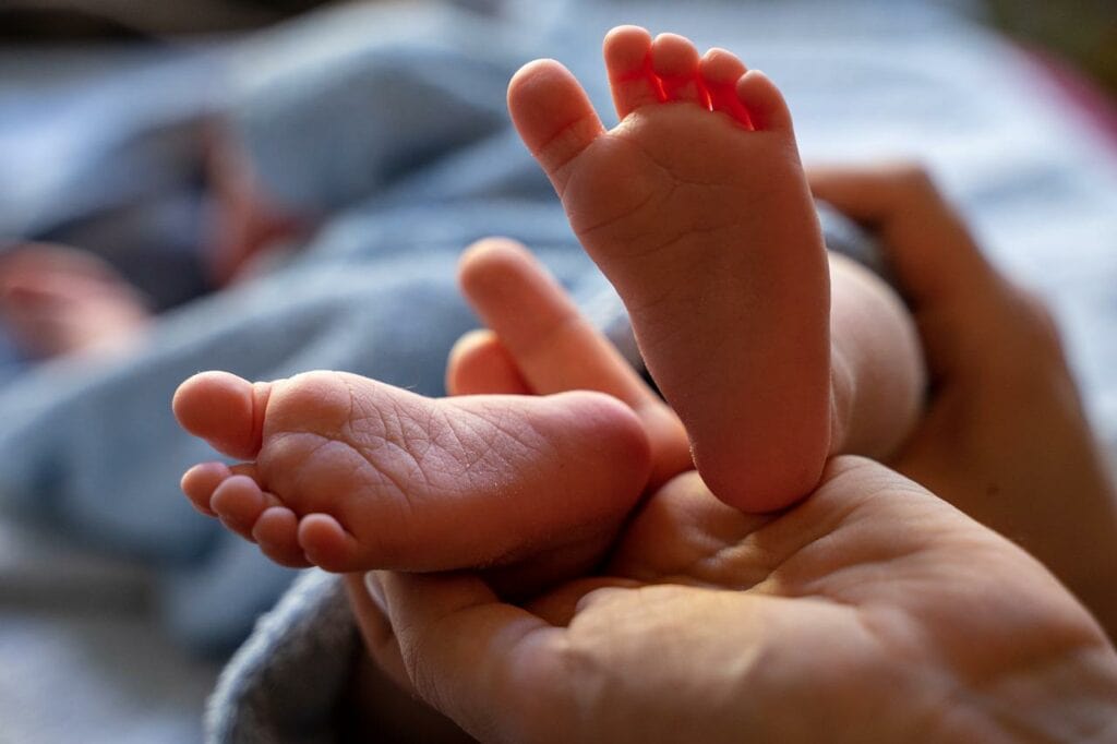 baby, newborn, baby feet-4077353.jpg